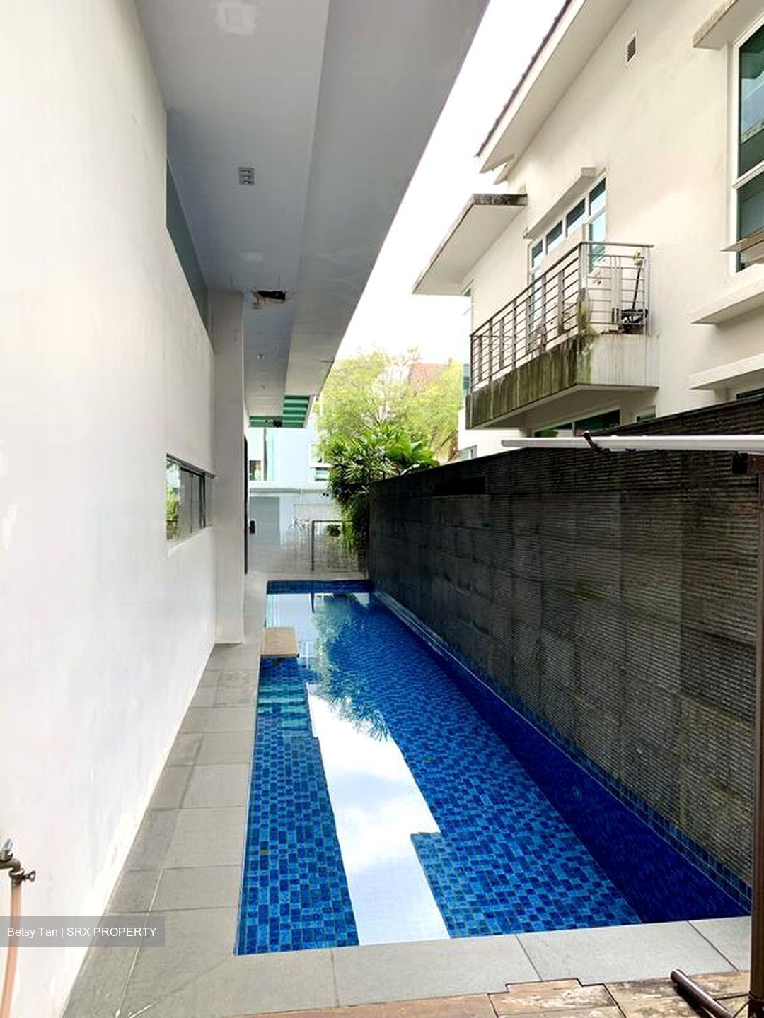 Holland Grove Road (D10), Semi-Detached #486300701